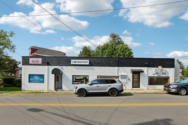 Plus de détails pour 825-829 Rt-5, Ridgefield, NJ - Commerce de détail à louer