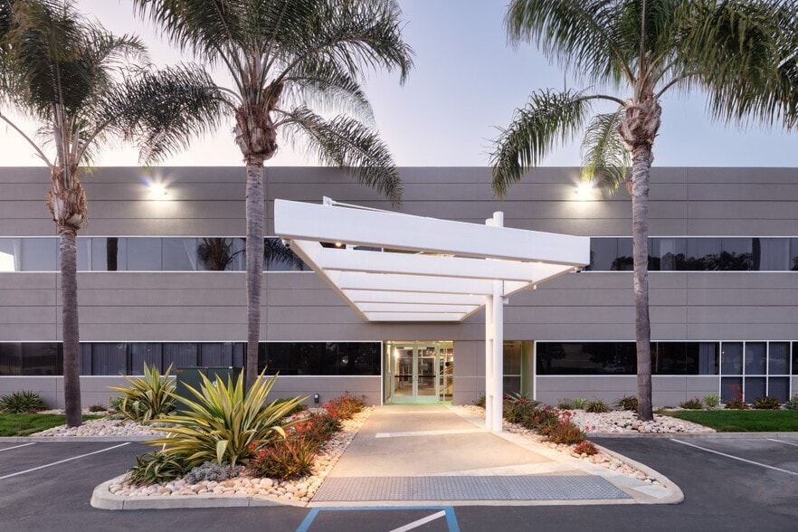 2231 Rutherford Rd, Carlsbad, CA for lease - Building Photo - Image 3 of 14