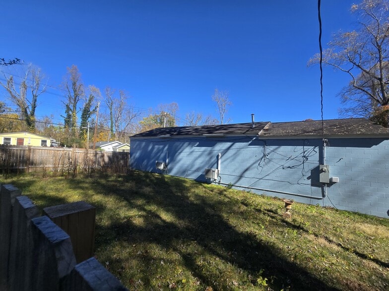 726 1st Ave W, Hendersonville, NC for sale - Building Photo - Image 3 of 16