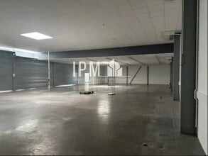 Retail in Pertuis for lease Interior Photo- Image 2 of 3