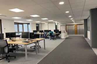 Rue Beffroy, Neuilly-sur-Seine for lease Interior Photo- Image 1 of 4