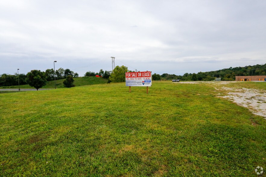 960 Lauren Christian Dr, Barboursville, WV for lease - Building Photo - Image 2 of 2