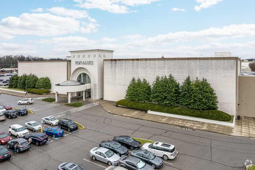 7900 Shelbyville Rd, Louisville, KY for sale - Primary Photo - Image 1 of 1