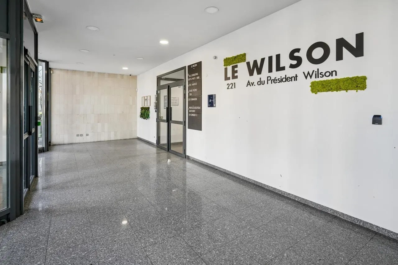 Office in Saint-Denis for lease Lobby- Image 1 of 15