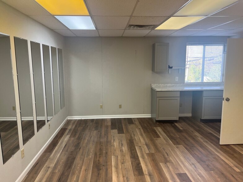 8221-8237 E Washington St, Chagrin Falls, OH à louer - Photo du bâtiment - Image 2 de 11