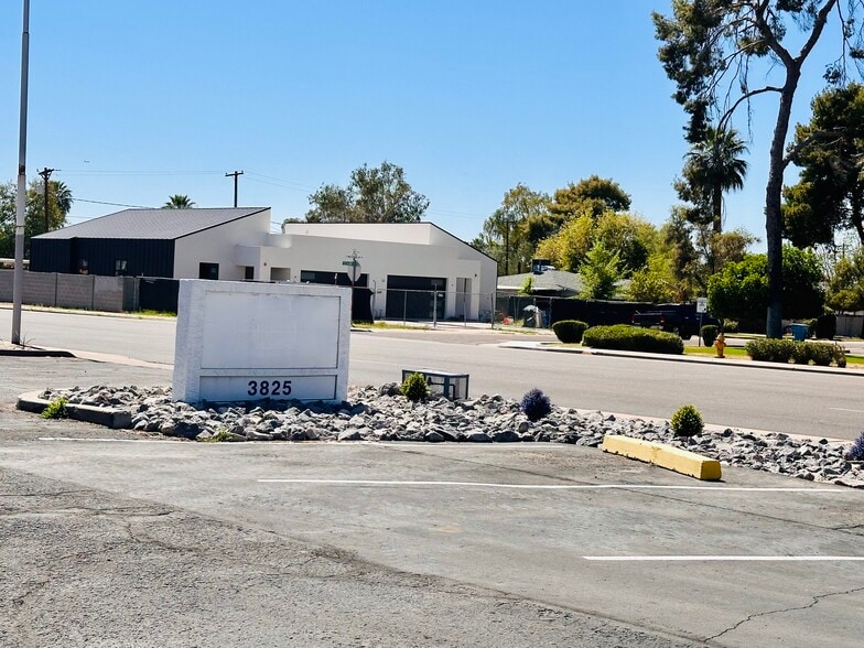 3825 N 24th St, Phoenix, AZ for lease - Building Photo - Image 3 of 5