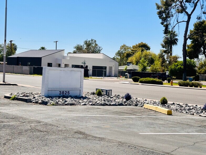 3825 N 24th St, Phoenix, AZ à louer - Photo du bâtiment - Image 3 de 5