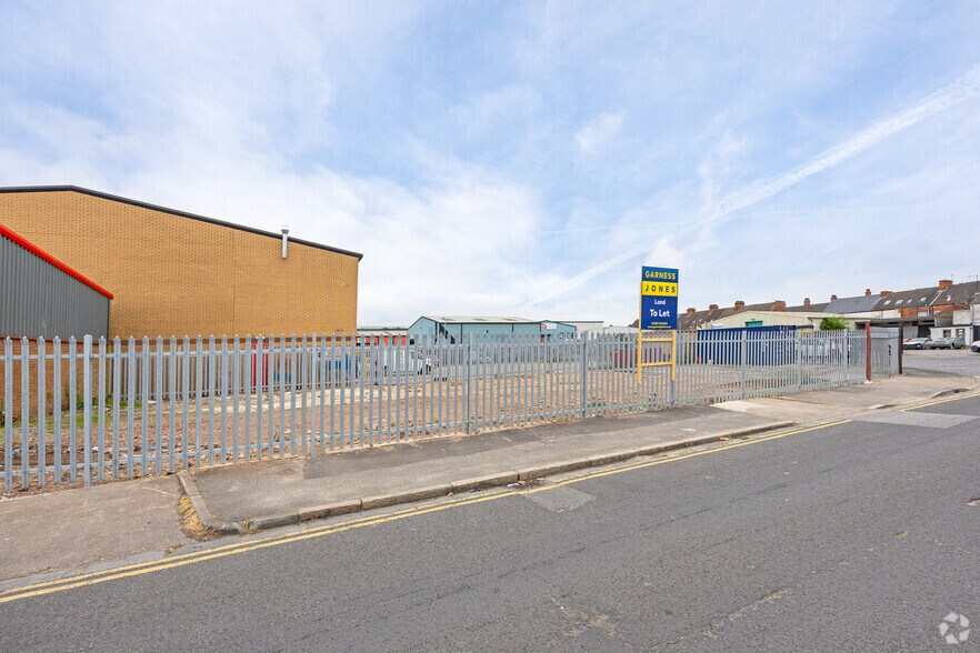 West Dock Ave, Hull à louer - Photo du bâtiment - Image 2 de 2