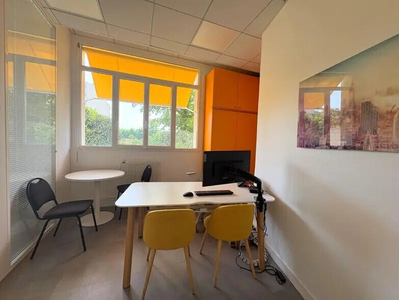 Office in Saint-Germain-en-Laye for lease - Building Photo - Image 3 of 8