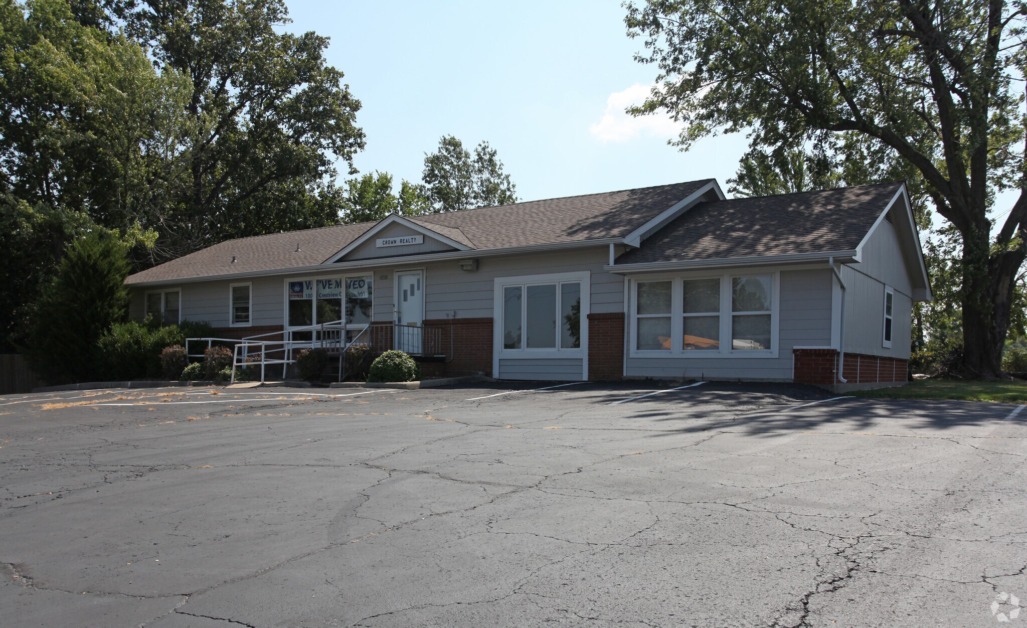 1005 W Amity, Louisburg, KS for lease Primary Photo- Image 1 of 3