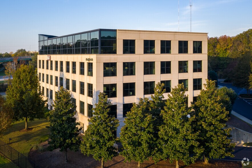 2501 20th Pl S, Birmingham, AL à louer - Photo du bâtiment - Image 2 de 9