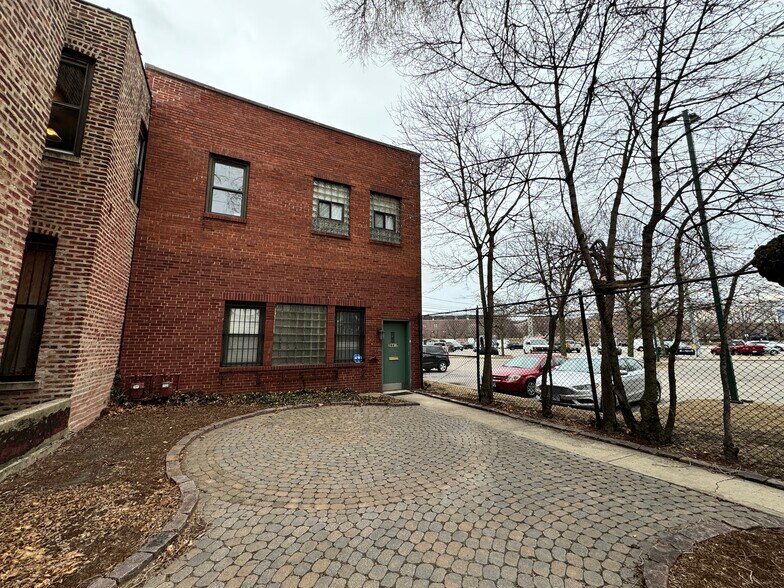 2641 N Clybourn Ave, Chicago, IL à vendre - Photo du bâtiment - Image 1 de 1