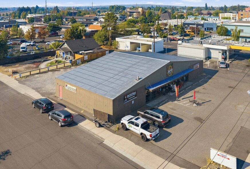 412 SW Evergreen Ave, Redmond, OR for lease - Building Photo - Image 3 of 10