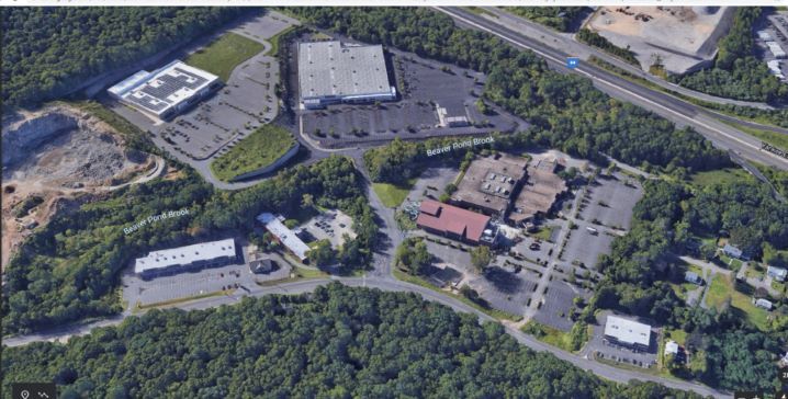 3584 E Main St, Waterbury, CT à vendre - Photo du bâtiment - Image 2 de 8