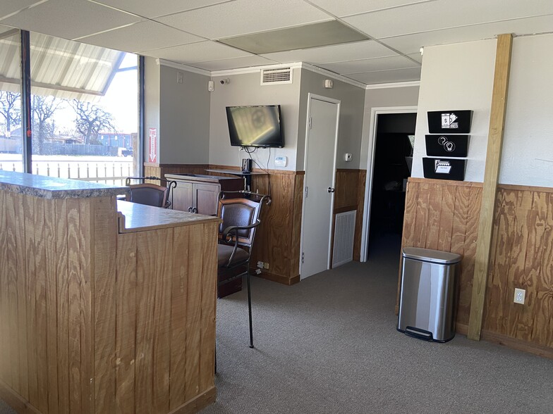 1047 E Highway 121, Lewisville, TX for lease - Interior Photo - Image 2 of 11