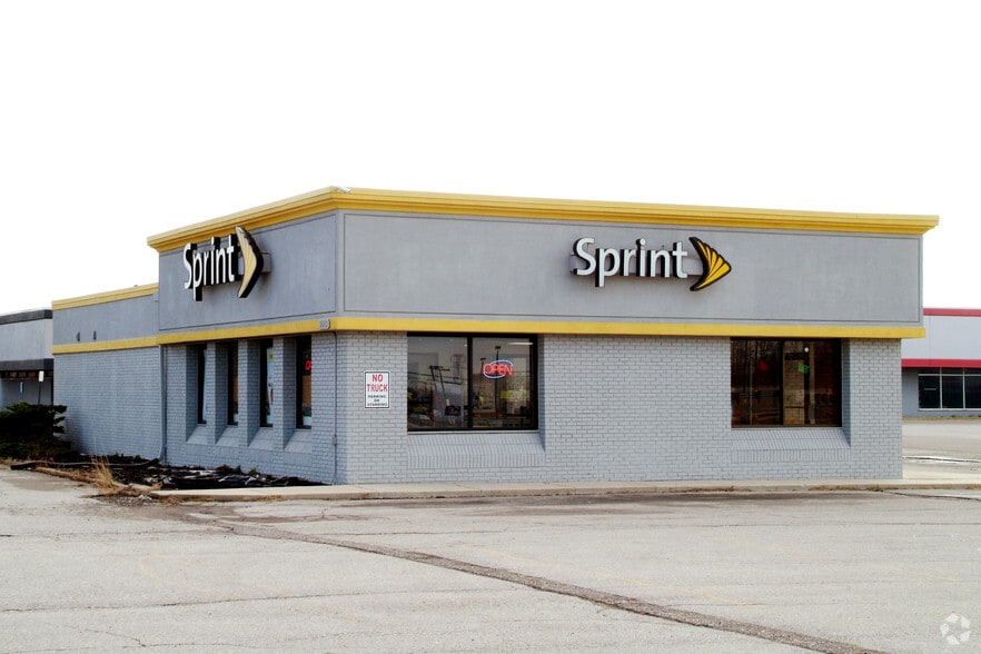 21215 Eureka Rd, Taylor, MI for sale - Building Photo - Image 2 of 3