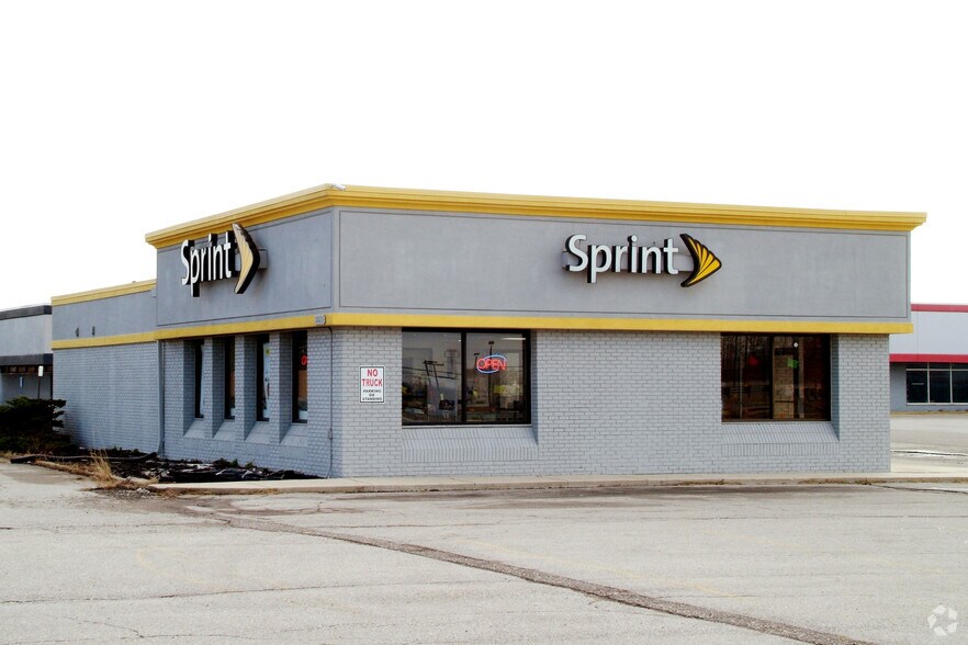 21215 Eureka Rd, Taylor, MI à vendre - Photo du bâtiment - Image 2 de 3