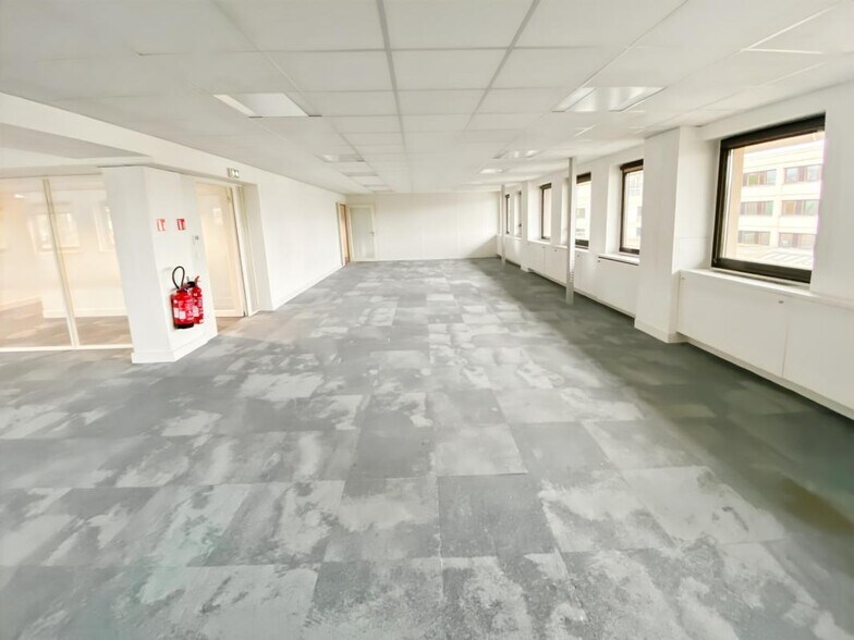 68 Avenue Du Général De Gaulle, Maisons-Alfort for lease - Interior Photo - Image 2 of 6