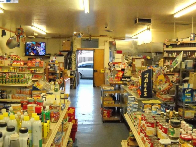 2701 E 9th St, Oakland, CA for sale - Building Photo - Image 3 of 7
