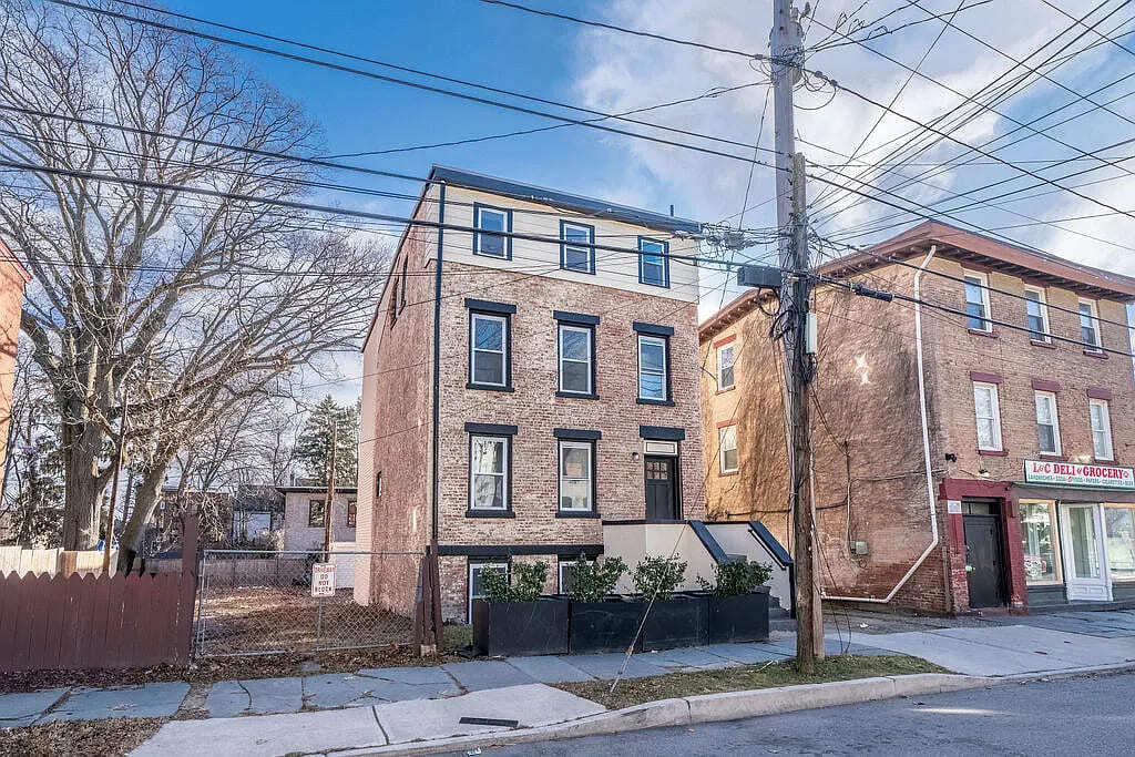 364 Liberty St, Newburgh, NY à vendre Photo du bâtiment- Image 1 de 7