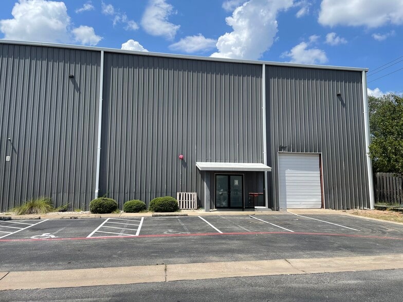 1220 Toro Grande Dr, Cedar Park, TX for lease - Building Photo - Image 2 of 2