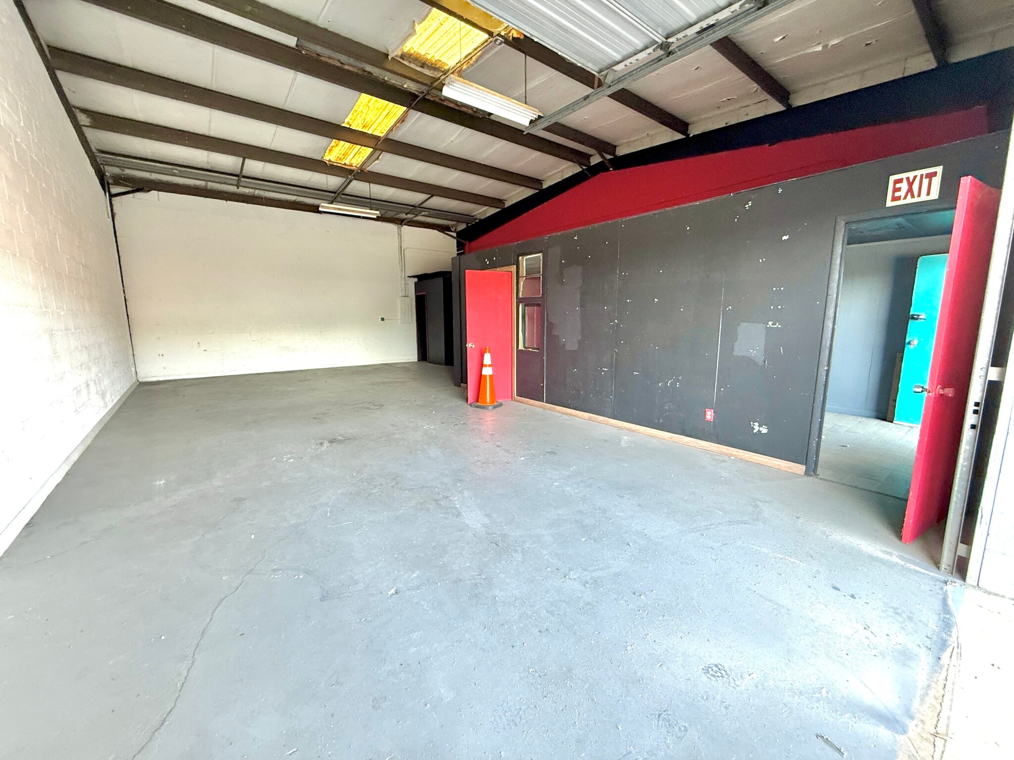 1872 Mill St, Tallahassee, FL for lease Interior Photo- Image 1 of 8