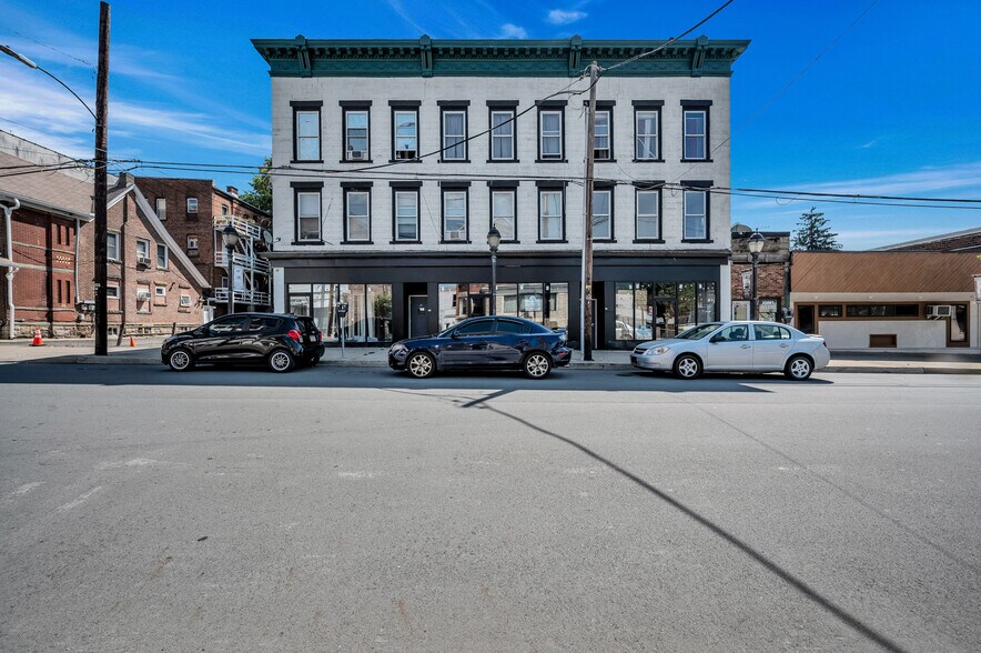 35 Units in Carbondale, PA portefeuille de 2 propriétés à vendre sur LoopNet.ca - Photo du bâtiment - Image 3 de 16