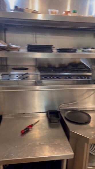 10 W Hubbard St, Chicago, IL for lease - Commercial Listing Video - Image 3 of 12