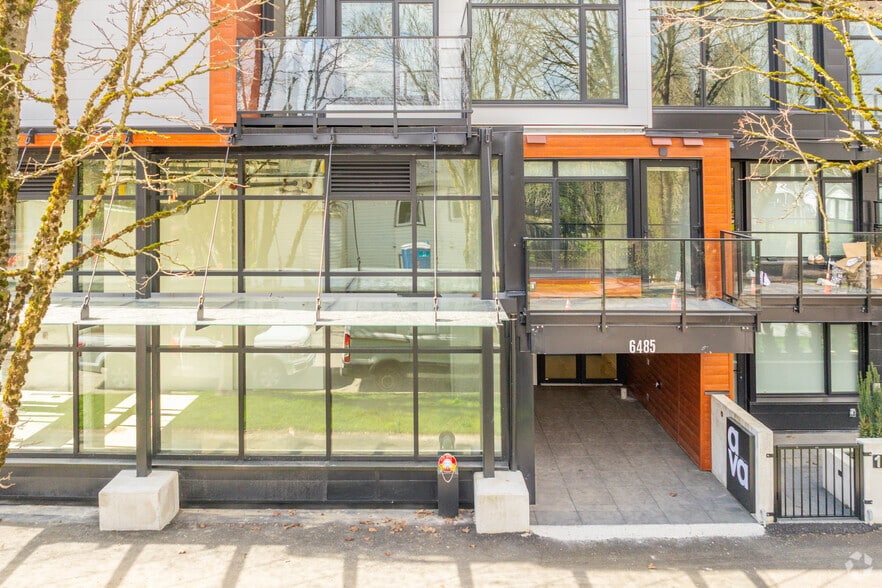 105-125 W 49th Ave, Vancouver, BC à vendre - Photo du bâtiment - Image 3 de 5
