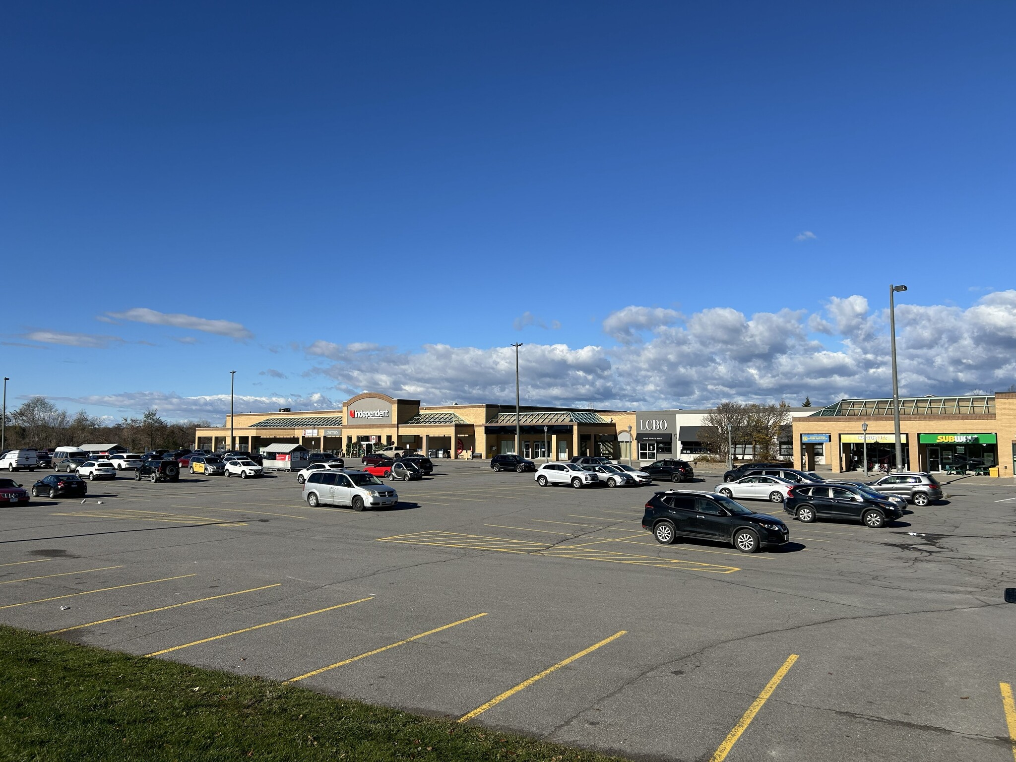 400 Lansdowne St E, Peterborough, ON for lease Primary Photo- Image 1 of 2