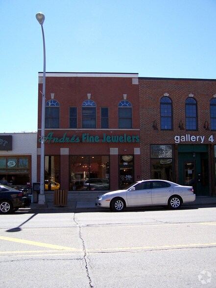 425 W Main St, Brighton, MI à louer - Photo du bâtiment - Image 2 de 4