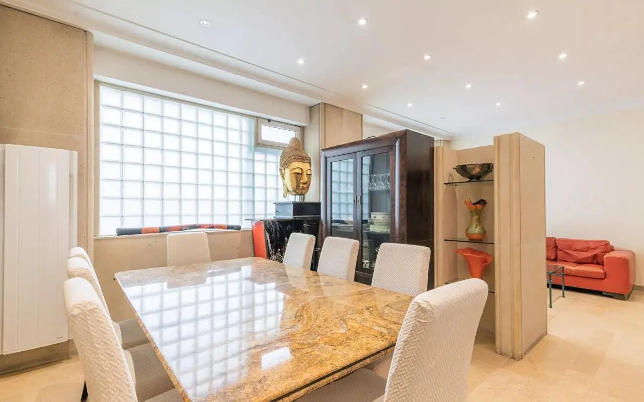 Immeuble residentiel dans Paris à vendre Photo intérieure- Image 1 de 10