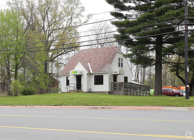 941 Albany Shaker Rd, Latham, NY for lease - Primary Photo - Image 1 of 4
