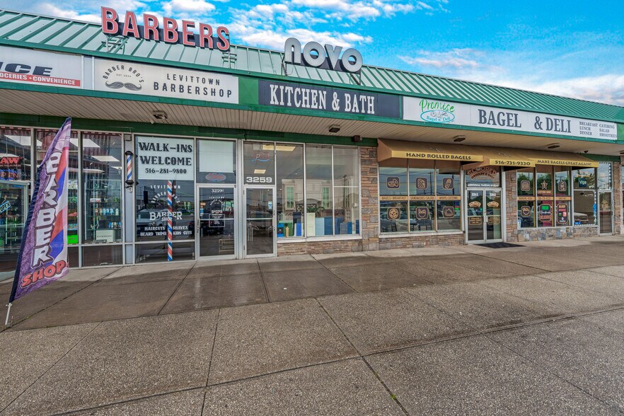 3259-3275 Hempstead Tpke, Levittown, NY à louer - Photo du bâtiment - Image 2 de 9