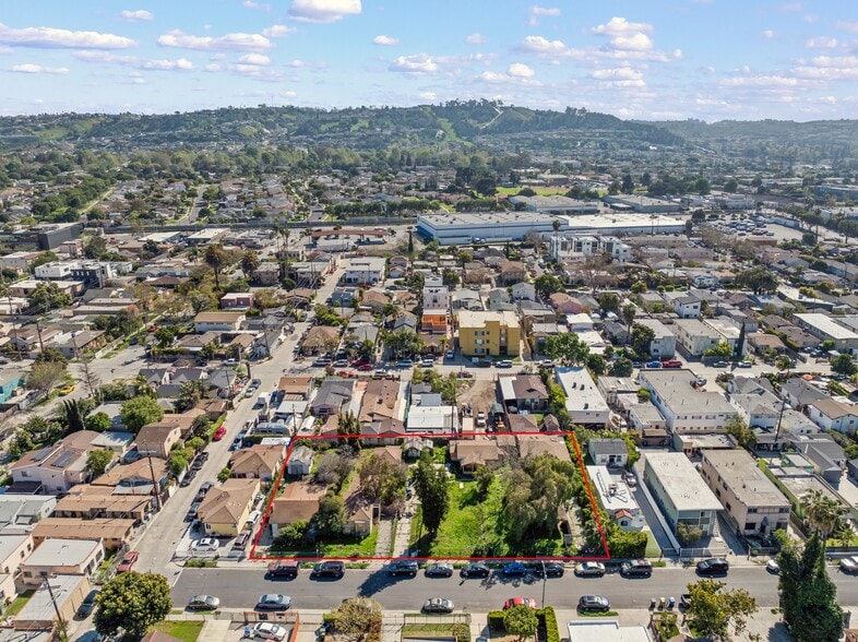 5338 Smiley Dr, Los Angeles, CA à vendre - Photo du bâtiment - Image 2 de 13