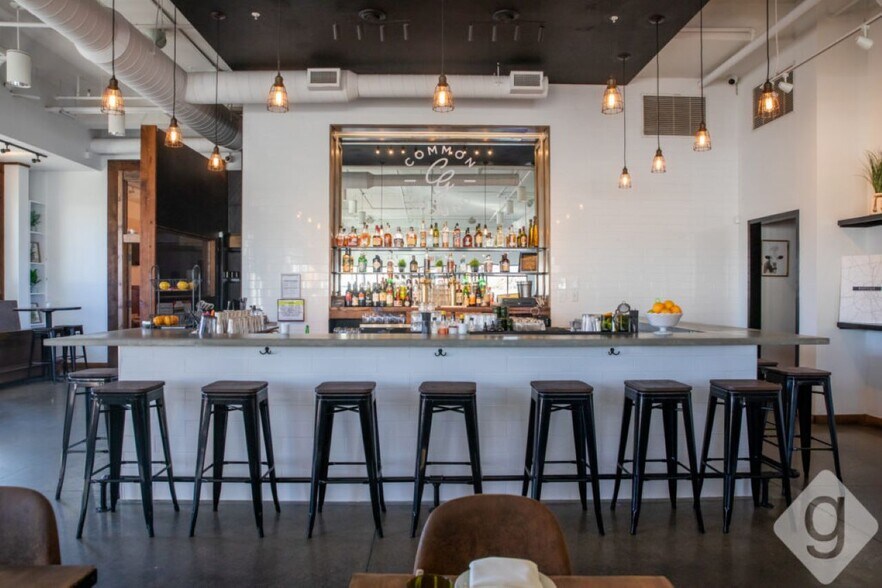 345 40th Ave N, Nashville, TN à louer - Photo du bâtiment - Image 3 de 4