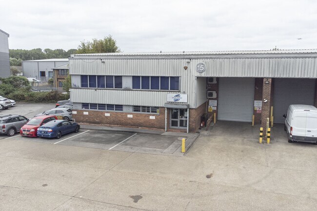 Plus de détails pour Poyle Rd, Slough - Industriel à louer