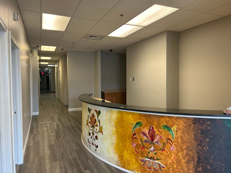 412 Middle Tpke W, Manchester, CT for lease - Building Photo - Image 2 of 28