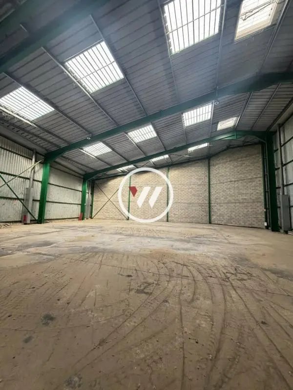 Industrial in Bouc-Bel-Air for lease Building Photo- Image 1 of 9