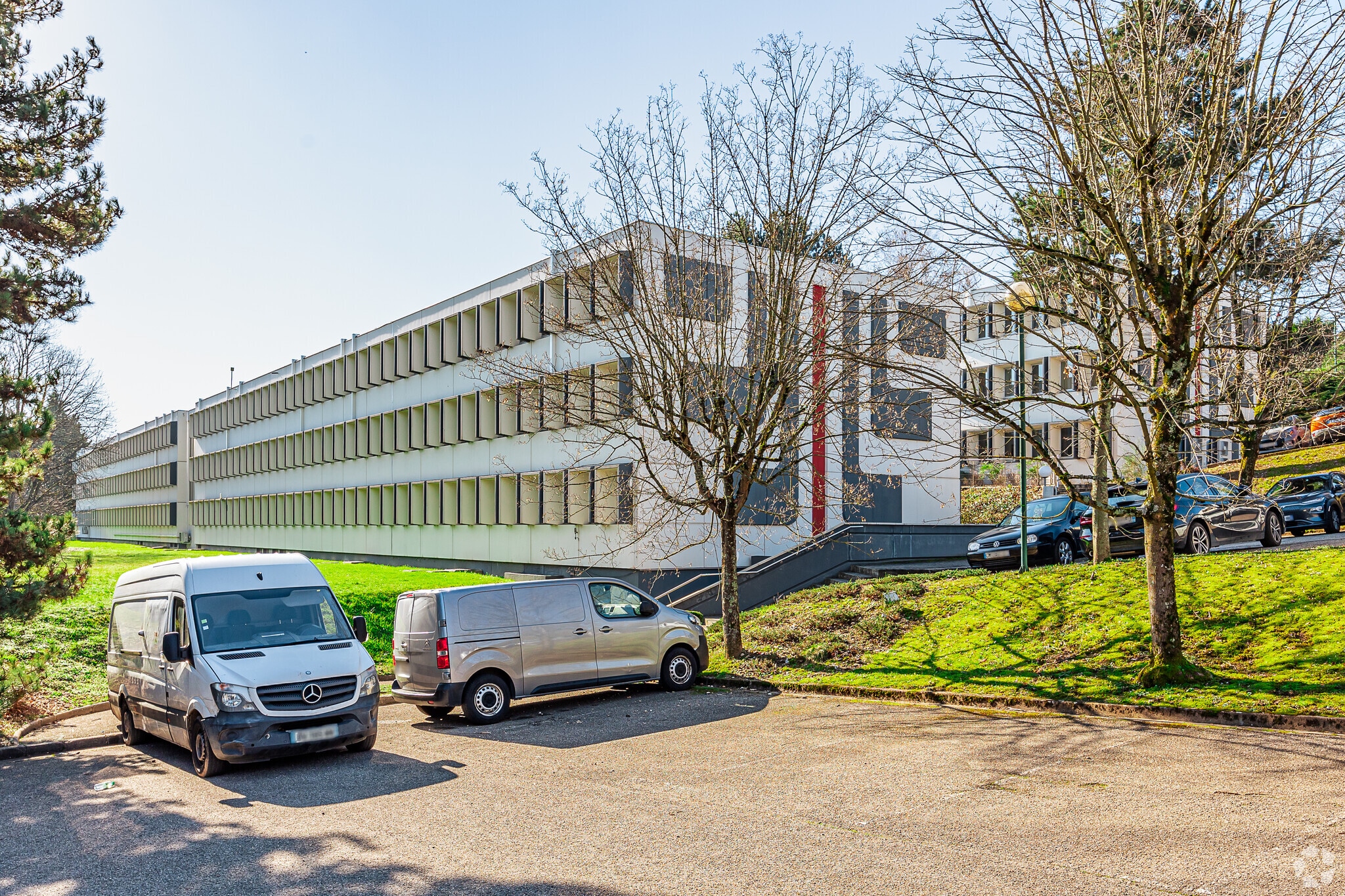 42 Chemin Du Moulin Carron, Écully for lease Primary Photo- Image 1 of 3