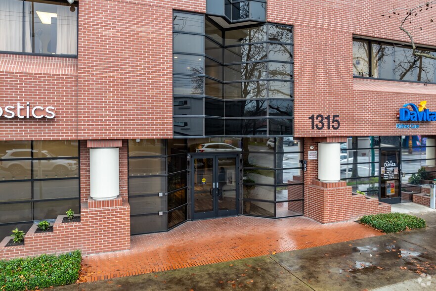 1315 Alhambra Blvd, Sacramento, CA à louer - Photo du bâtiment - Image 3 de 7