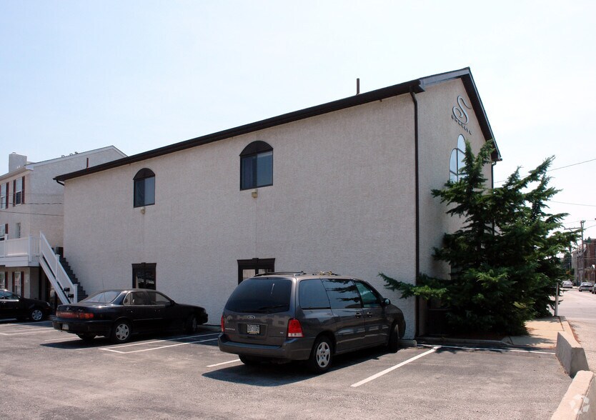 114 Dekalb St, Bridgeport, PA à louer - Photo du bâtiment - Image 2 de 4