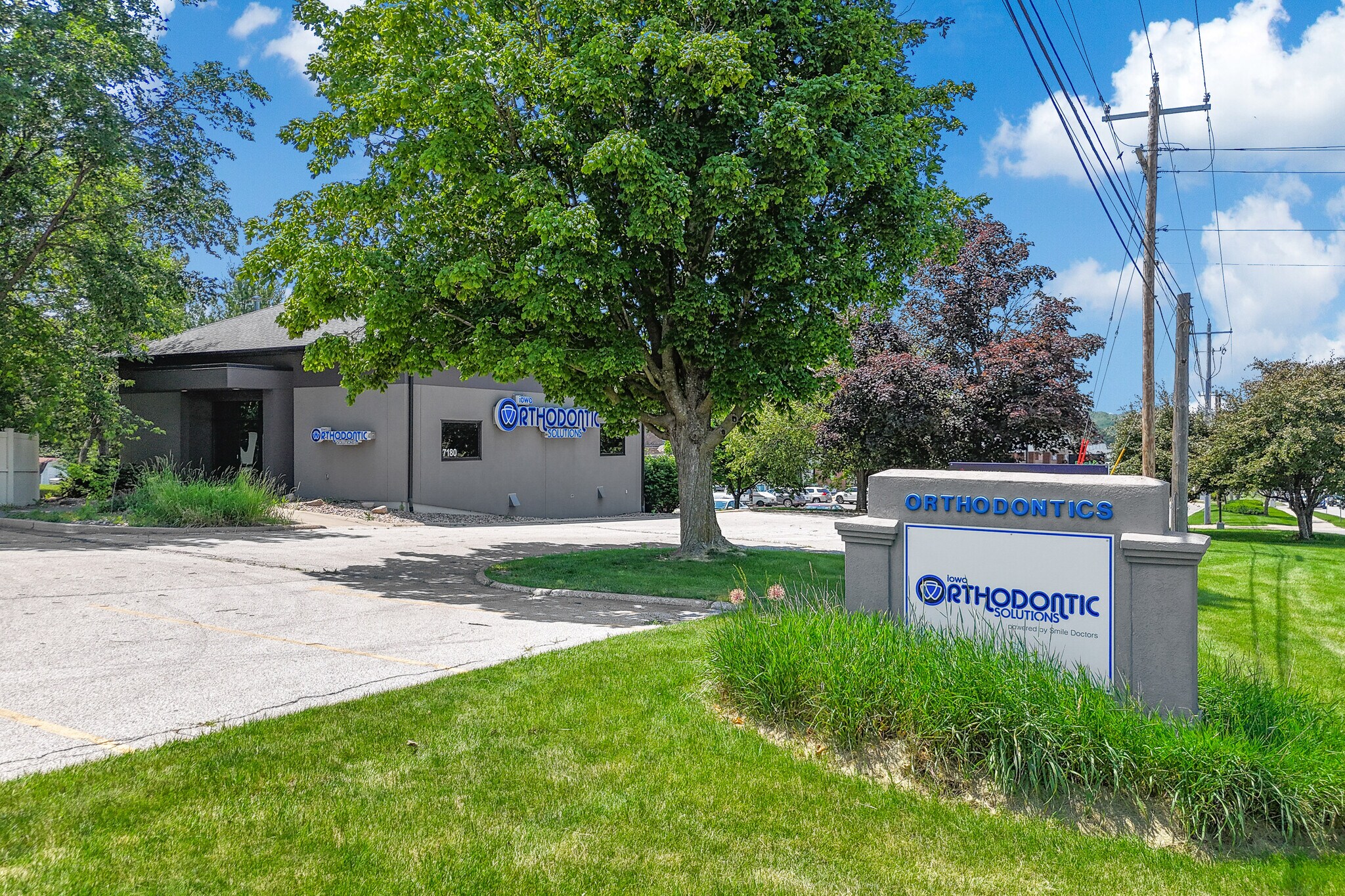 7180 Hickman Rd, Windsor Heights, IA à louer Photo du bâtiment- Image 1 de 22