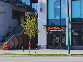 747 SE Marine Dr, Vancouver, BC à louer Photo du bâtiment- Image 2 de 12