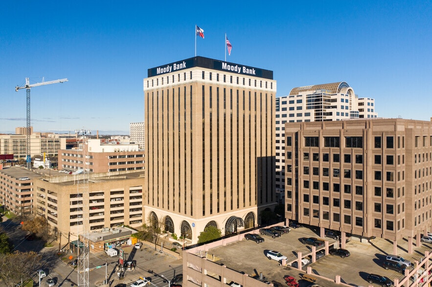 400 W 15th St, Austin, TX for lease - Building Photo - Image 1 of 7