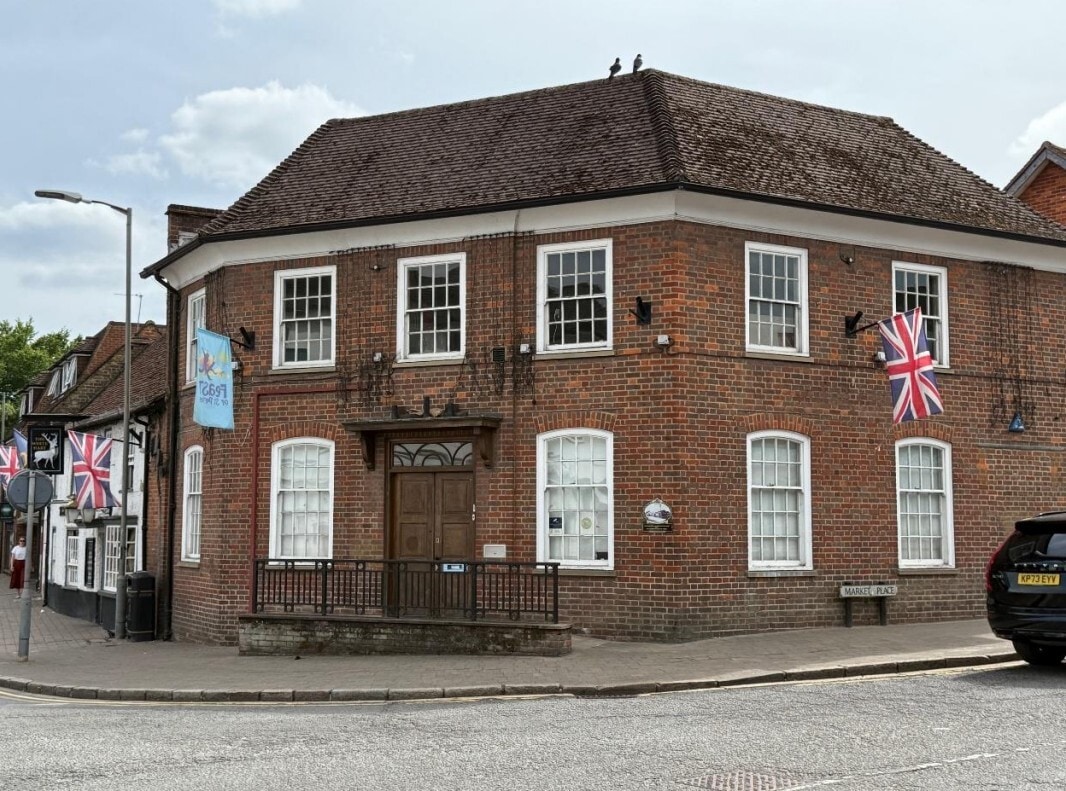 32 High St, Gerrards Cross à louer Photo du bâtiment- Image 1 de 3