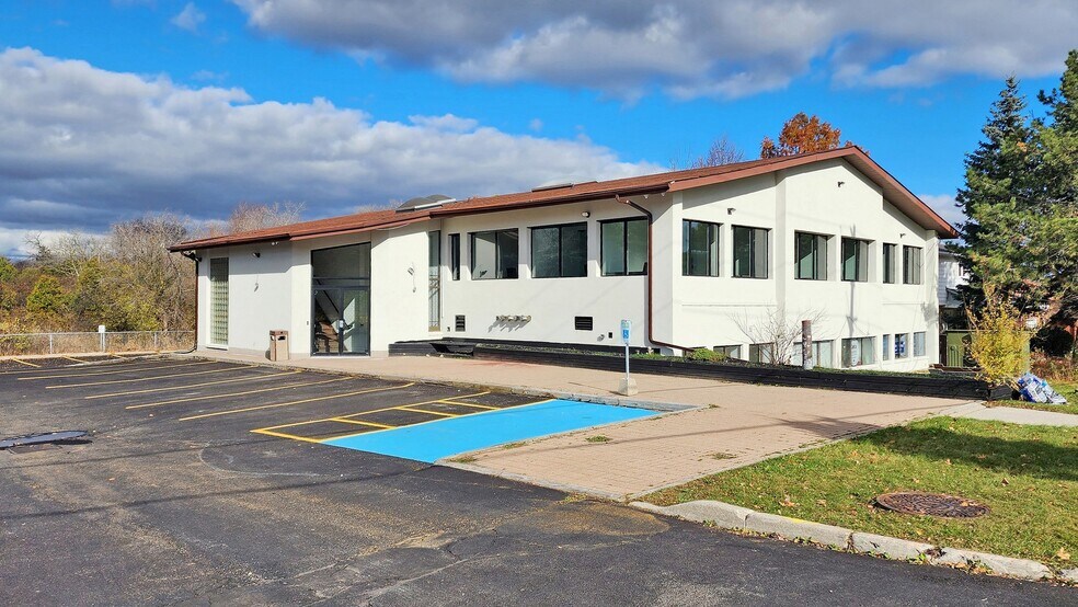 720 Sheppard Ave, Pickering, ON à vendre - Photo du bâtiment - Image 1 de 1
