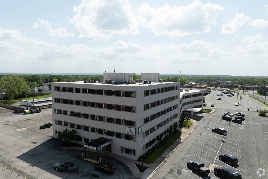 21100 Southgate Park Blvd, Maple Heights, OH à vendre - Photo du bâtiment - Image 3 de 5