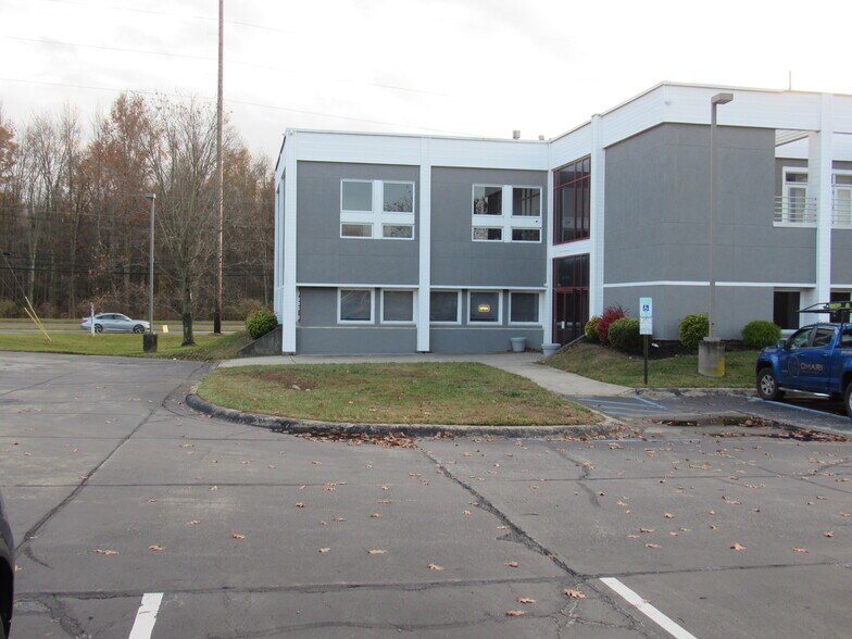 981 State Route 33 W, Monroe Township, NJ à louer - Photo du bâtiment - Image 2 de 13