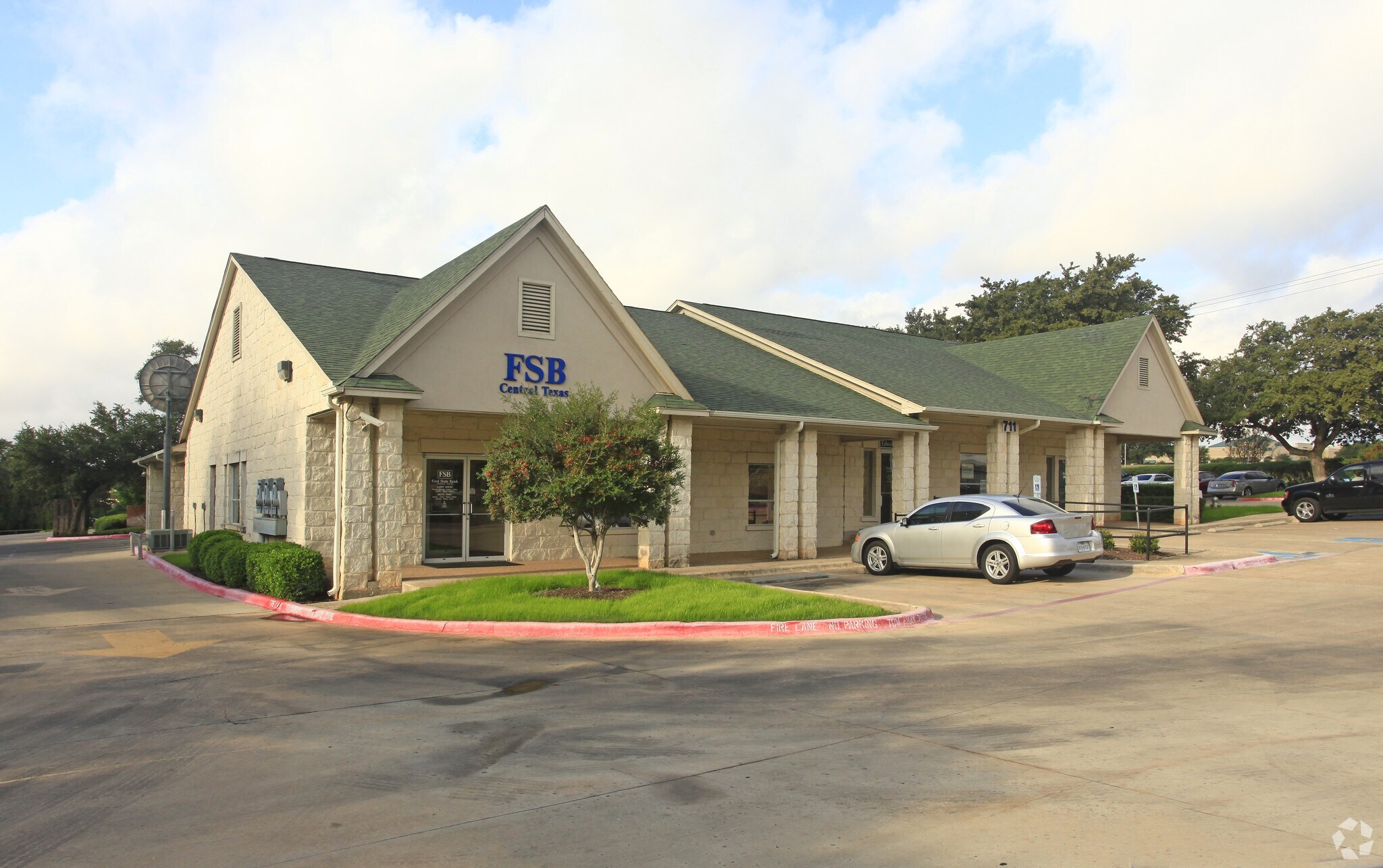 711 San Gabriel Village Blvd, Georgetown, TX à vendre Photo du bâtiment- Image 1 de 3